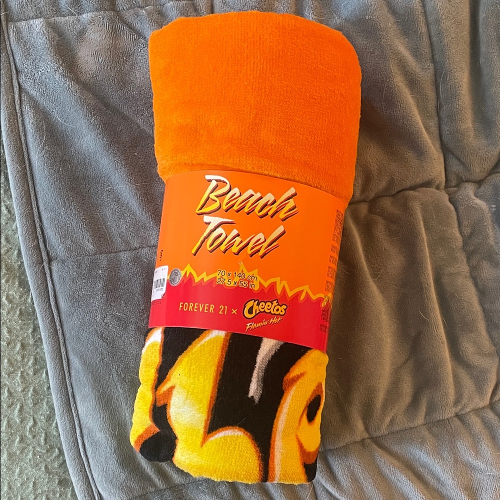 Forever 21 x Cheetos Flamin' Hot Beach Towel - Picture 2 of 3